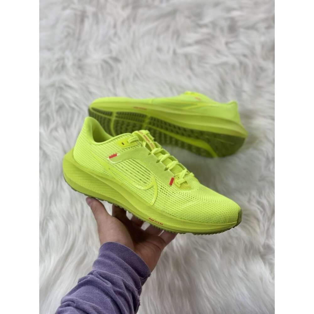 Nike Air Zoom Pegasus 40 Womens Running Shoes Volt DV3854-700 VNDS Size 9.5